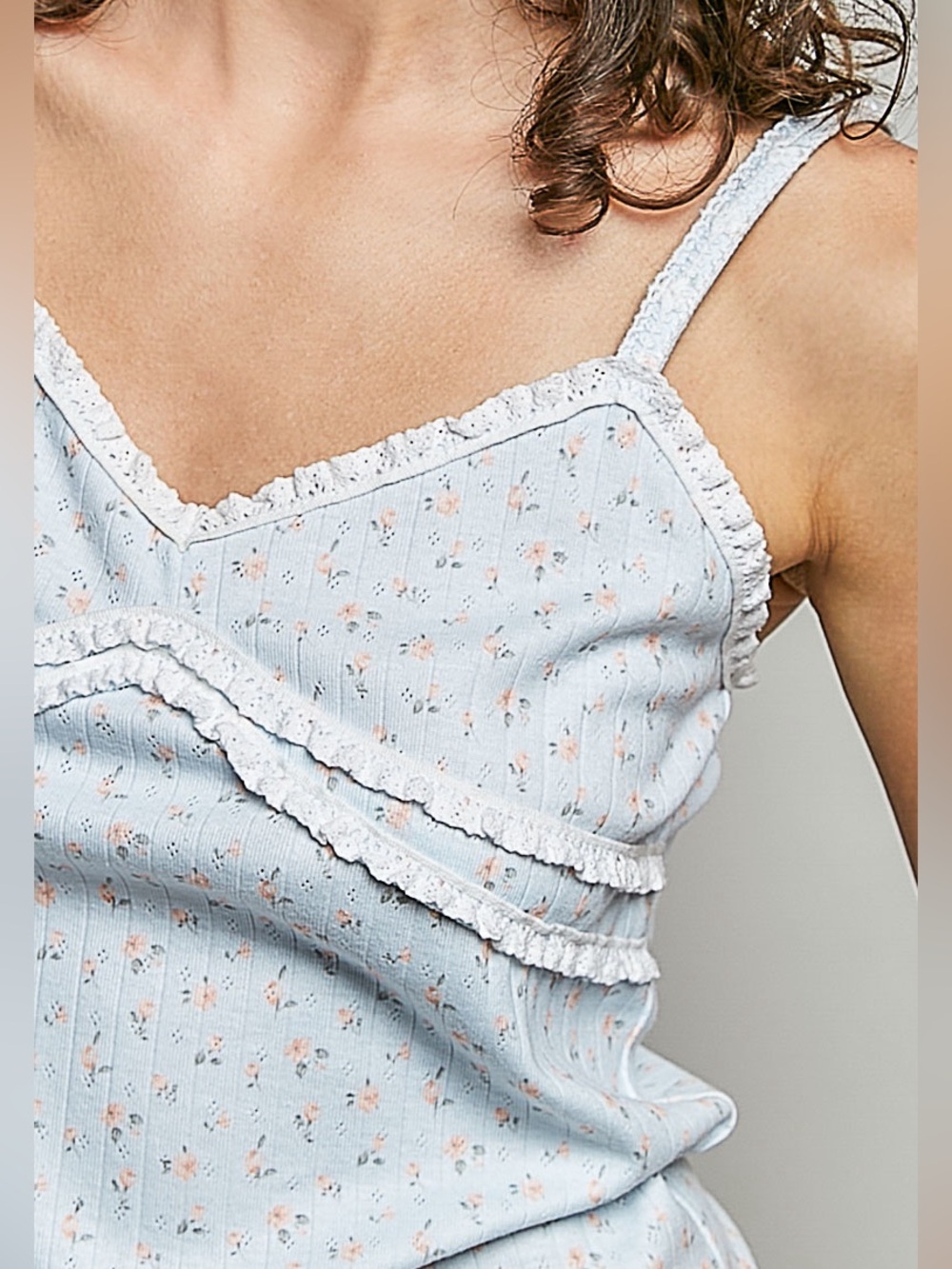 🩵Hello Gorgeous! POL Floral Printed Lightweight Ribbed Knit Cami- Blue Multi - Picture 7 of 10